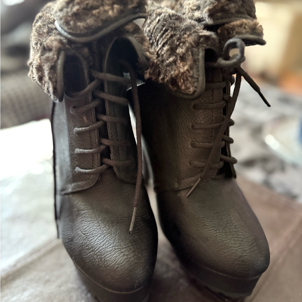 Women's Lace-Up Fur Trim Boots - Dark Brown